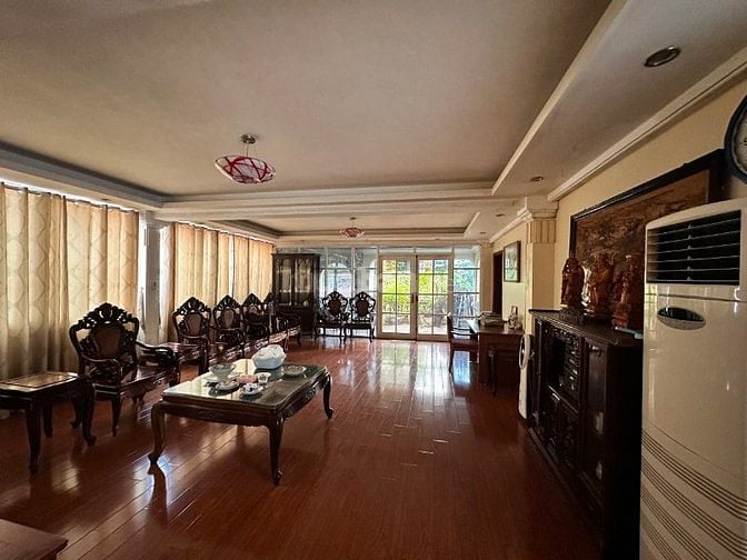 Cho thuê nhà phố Lê Văn Thiêm, Ngụy Như Kon Tum DT: 63m2, xây 4 tầng