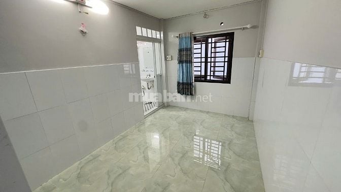 Cho thuê nhà hẻm 2m(XM) Cách Mạng Tháng 8, P.4, Q.3 giá 7tr