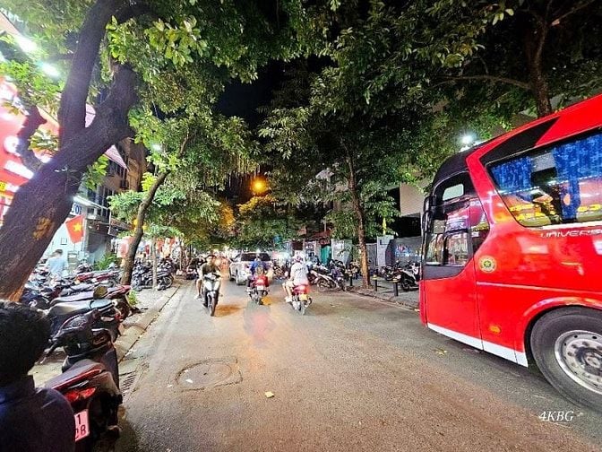 Chính chủ bán nhà mặt phố Dương Khuê, Cầu Giấy. 88m 8 tầng. SIÊU ĐẸP