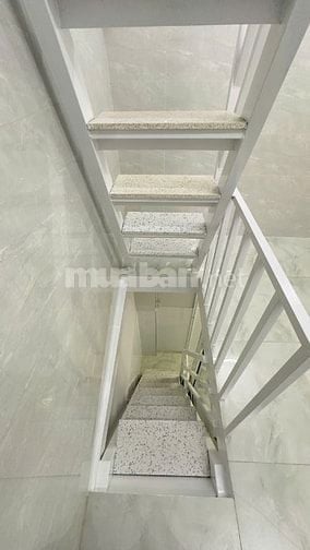 Cho thuê nhà hẻm 2m(XM) Cách Mạng Tháng 8, P.4, Q.3 giá 7tr