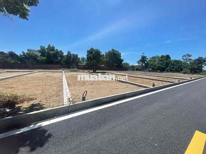 Bán lô đất 100m2 thổ cư vuông vắn mặt tiền rộng hơn 7m - giá tốt