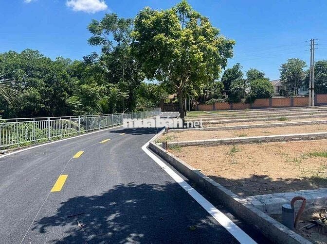 Bán lô đất 100m2 thổ cư vuông vắn mặt tiền rộng hơn 7m - giá tốt
