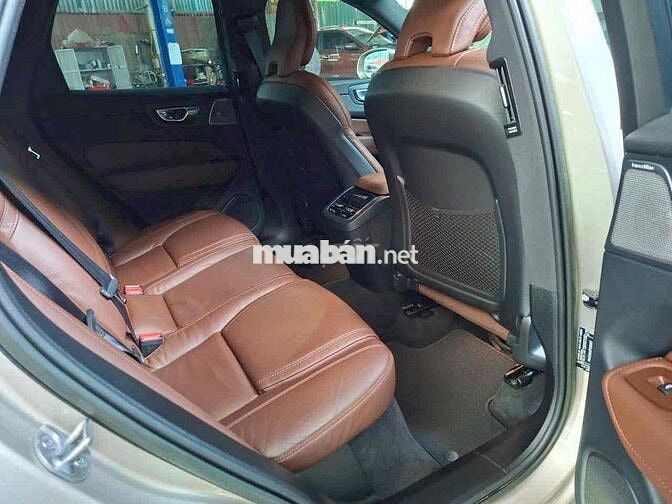 Volvo XC60 2023 Ultimate Bright B6 AWD - 10000 km