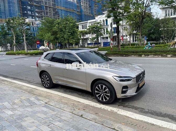 Volvo XC60 2023 Ultimate Bright B6 AWD - 10000 km
