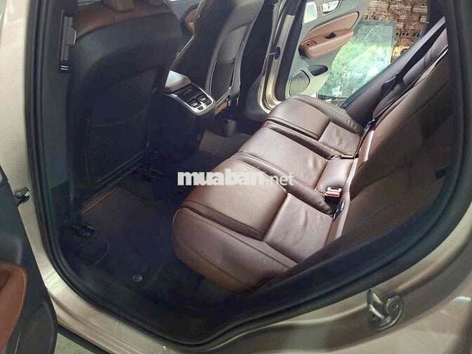 Volvo XC60 2023 Ultimate Bright B6 AWD - 10000 km