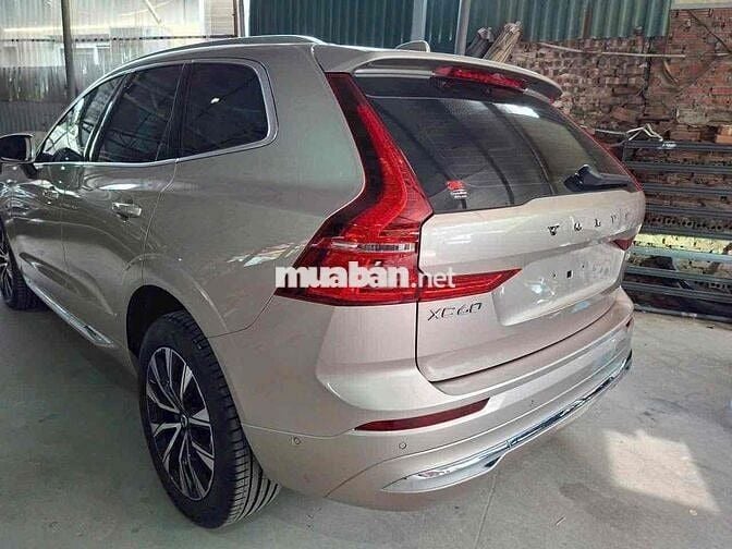 Volvo XC60 2023 Ultimate Bright B6 AWD - 10000 km