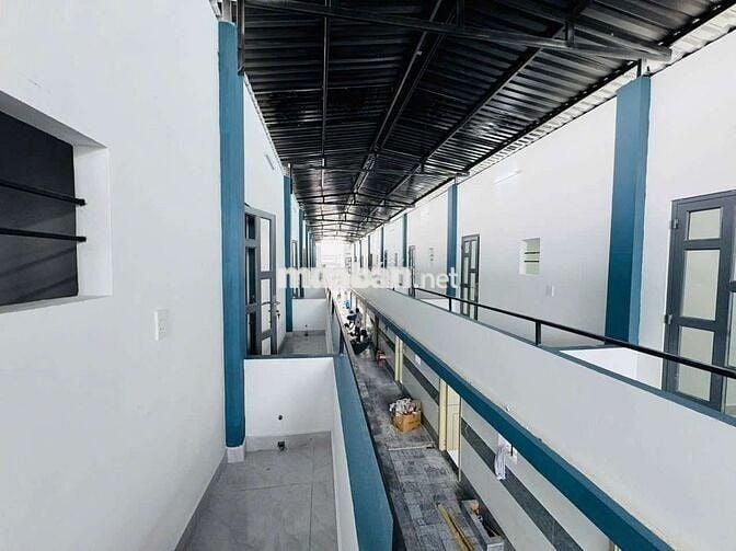 Nhà lầu mới xây kế KCN Tân Đức