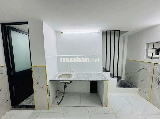 Nhà lầu mới xây kế KCN Tân Đức