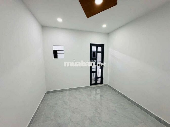 Nhà lầu mới xây kế KCN Tân Đức
