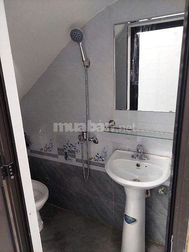 Cho thuê nhà ngõ 2 Lương Yên, gần cây xăng Lương Yên