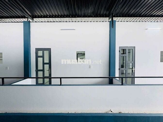 Nhà lầu mới xây kế KCN Tân Đức