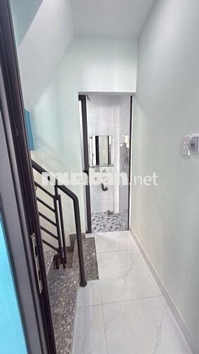 Nhà Gò Vấp giá rẻ Nguyễn Thái Sơn P.7 ngang 2,6m dài 8m 3 tầng HC đủ.