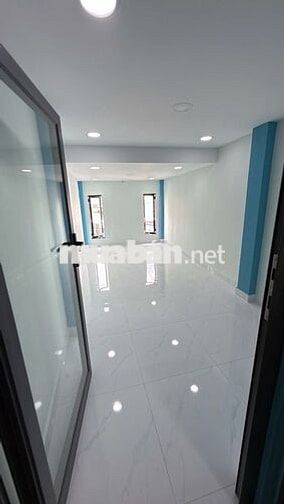 Nhà Gò Vấp giá rẻ Nguyễn Thái Sơn P.7 ngang 2,6m dài 8m 3 tầng HC đủ.
