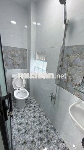 Nhà Gò Vấp giá rẻ Nguyễn Thái Sơn P.7 ngang 2,6m dài 8m 3 tầng HC đủ.