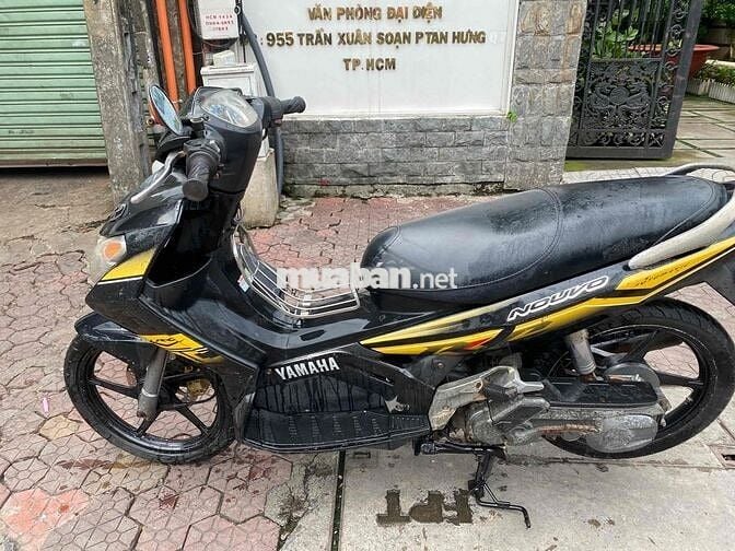 xe novo 3 đen vàng