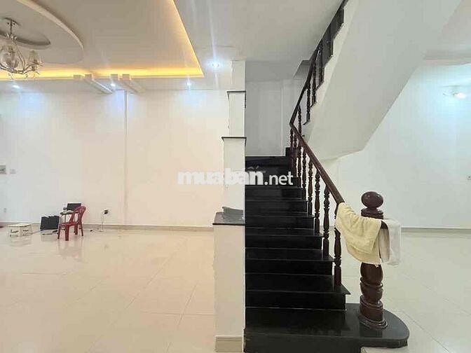 Nhà Hẻm Xe Hơi - Ngay Ngã Tư Hàng Xanh- Khu Dân Trí