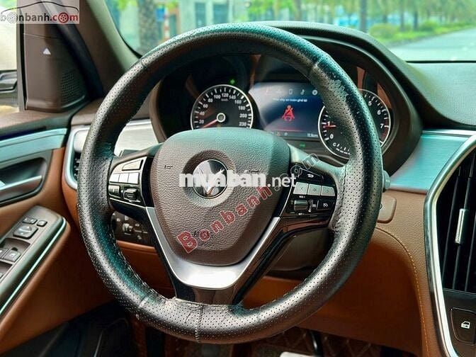 Xe VinFast Lux SA 2.0 Plus 2.0 AT 2020