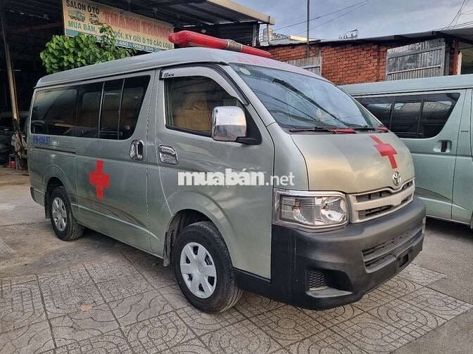 TOYOTA HIACE AMBULANCE 2011 DẦU