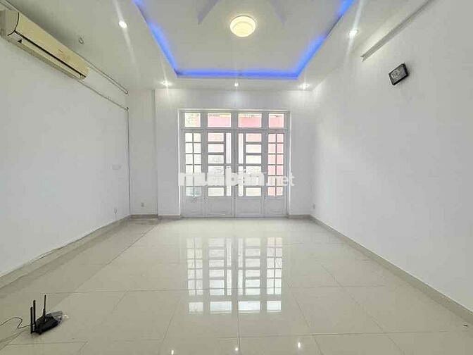 Nhà Hẻm Xe Hơi - Ngay Ngã Tư Hàng Xanh- Khu Dân Trí