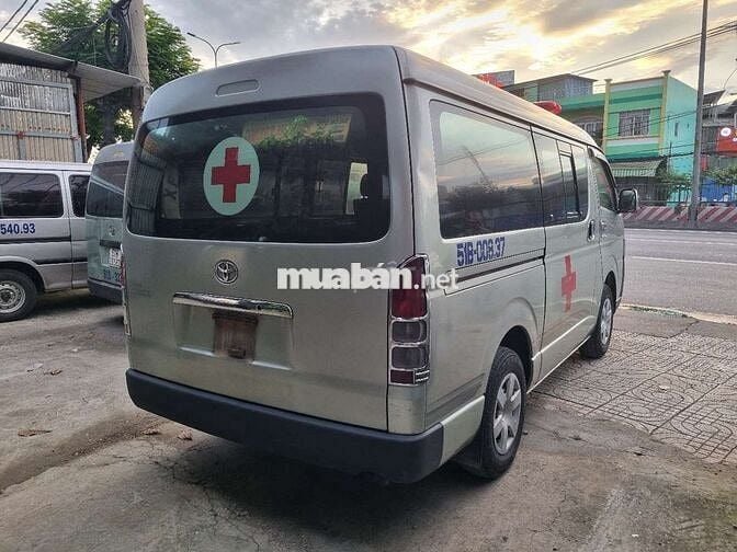 TOYOTA HIACE AMBULANCE 2011 DẦU