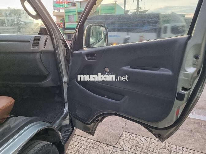 TOYOTA HIACE AMBULANCE 2011 DẦU