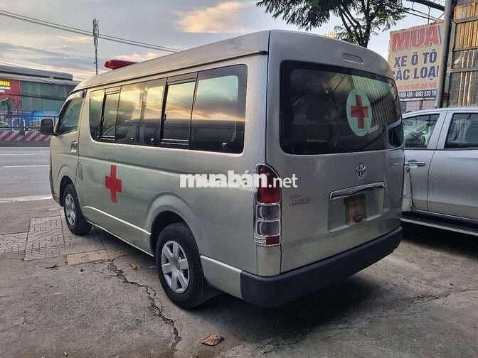 TOYOTA HIACE AMBULANCE 2011 DẦU
