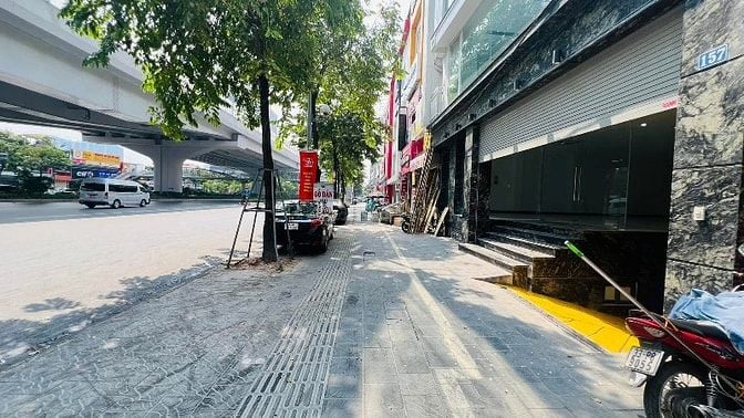 Bán nhà đất mặt đường Phạm Văn Đồng, Hà Nội. 780m2 mặt tiền 20m LÔ GÓC