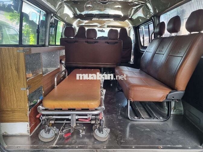 TOYOTA HIACE AMBULANCE 2011 DẦU