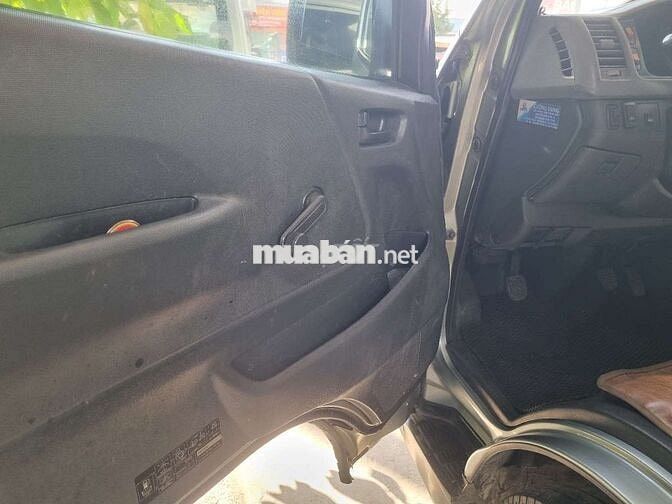TOYOTA HIACE AMBULANCE 2011 DẦU
