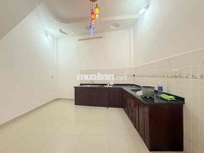 Nhà Hẻm Xe Hơi - Ngay Ngã Tư Hàng Xanh- Khu Dân Trí