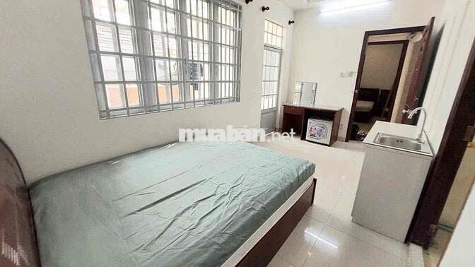 Phòng trọ cửa sổ, máy lạnh, kệ bếp, giường nệm, sát Quận 1, quận 4, 5