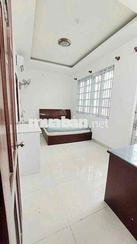 Phòng trọ cửa sổ, máy lạnh, kệ bếp, giường nệm, sát Quận 1, quận 4, 5