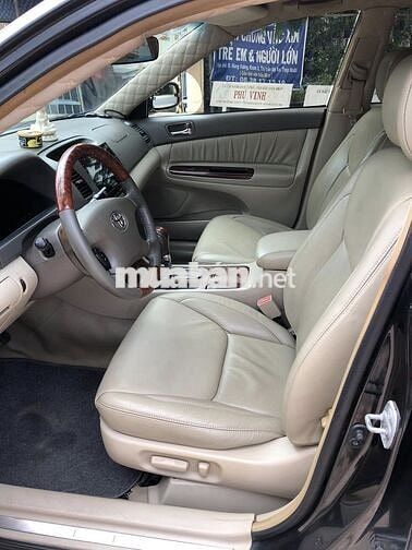 Toyota Camry 3.0V model 2004 màu đen cọp