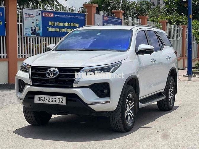 Toyota Fortuner 2023 2.4L 4x2 AT - 68000 km