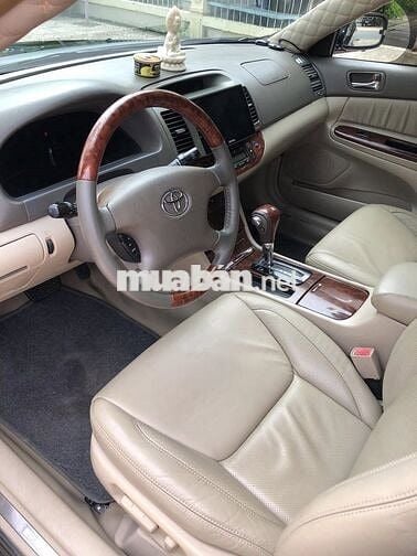 Toyota Camry 3.0V model 2004 màu đen cọp