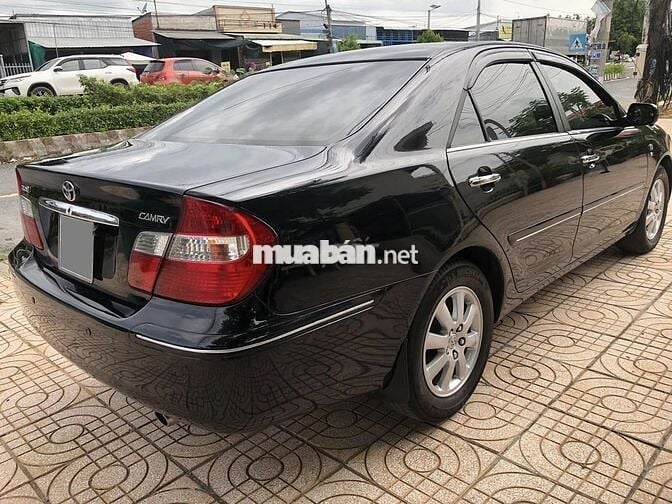 Toyota Camry 3.0V model 2004 màu đen cọp