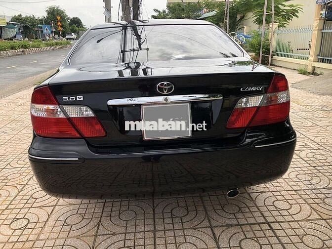 Toyota Camry 3.0V model 2004 màu đen cọp