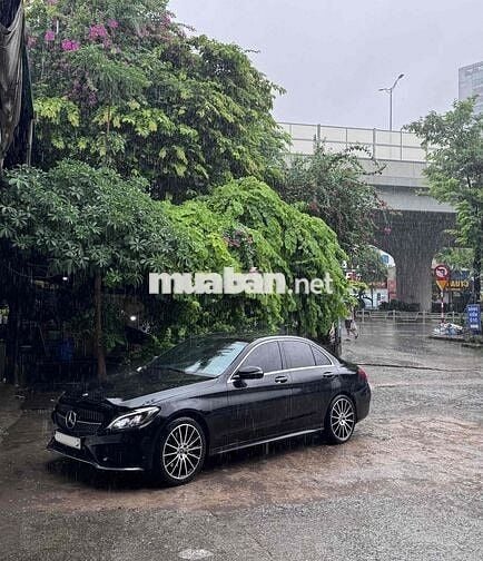 Mercedes Benz C Class 2017 C300 AMG - 95000 km