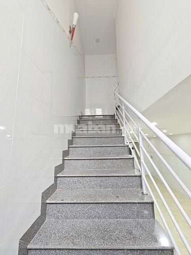 CHỊ HƯƠNG TIẾC LẮM NHƯNG VẪN PHẢI BÁN CĂN NHÀ Ở TÂN PHÚ CHUNG CỦ CHI G