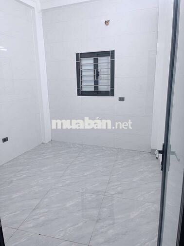 Nhà 3 tầng mới keeng, ô tô đỗ được trong nhà