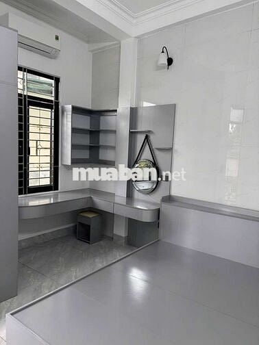 Nhà 3 tầng mới keeng, ô tô đỗ được trong nhà