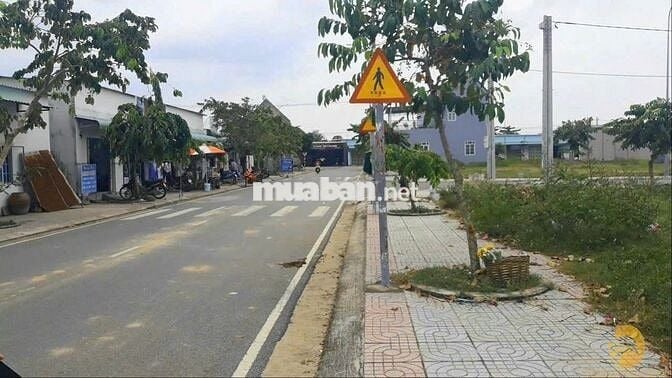 Bán Nền Đất Khu Dân Cư Long Hòa MT Đường 826 Nằm Sau Phòng Công Chứng
