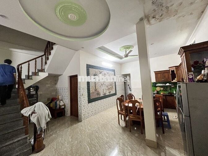 Bán nhà 2 Tầng LÔ GÓC 2 MT hẻm,SHR đường 2 xe hơi,gần trường TH Dĩ An