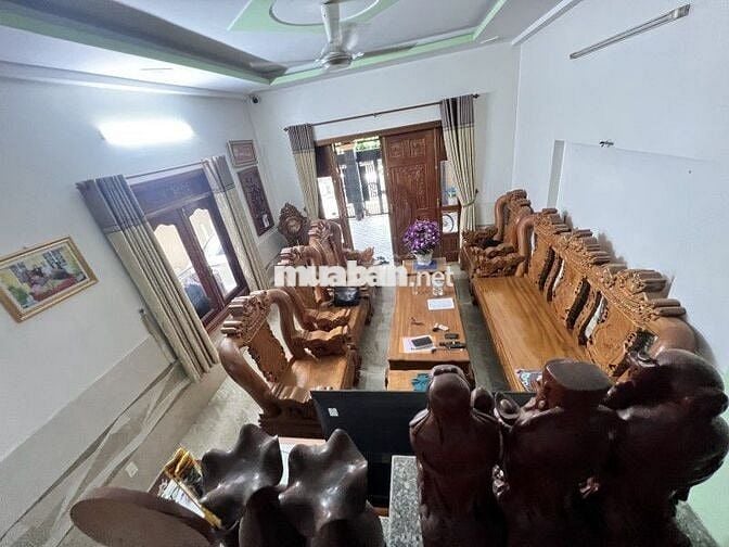 Bán nhà 2 Tầng LÔ GÓC 2 MT hẻm,SHR đường 2 xe hơi,gần trường TH Dĩ An