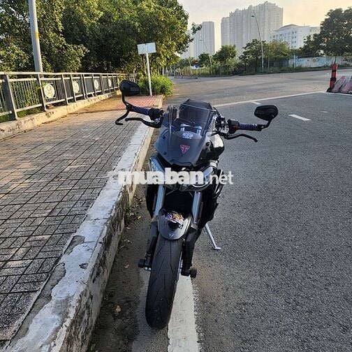 Street Triple còn cực mới đẹp, đồ zin đủ