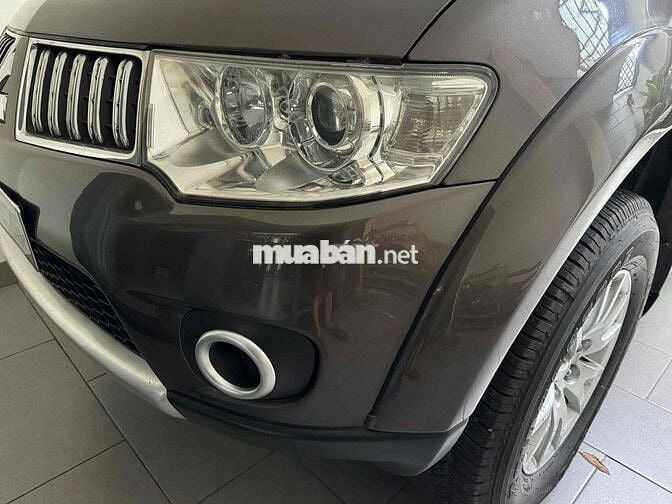 Mitsubishi Pajero Sport máy dầu số tự động