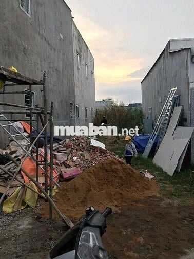 Cần bán đất, đường trước nhà 7m, đường bê tông ôtô vào tận nhà.
