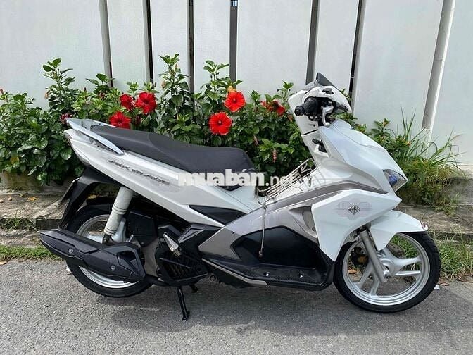 CẦN BÁN AIRBLADE 2016 TRẮNG NHƯ HÌNH