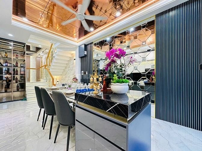 Cho thuê nhà mặt tiền 4 lầu có thang máy đường số 4 p16 gò vấp 4 x 20 