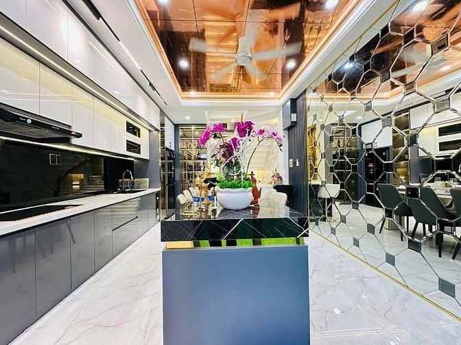 Cho thuê nhà mặt tiền 4 lầu có thang máy đường số 4 p16 gò vấp 4 x 20 